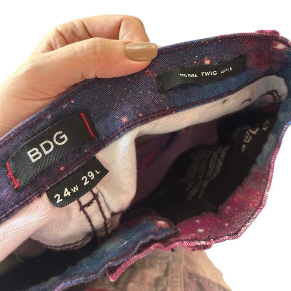 BDG Urban Outfitters Twig Mid-Rise Galaxy Starburst Jean Size 24W x 29L XS - Picture 6 of 7